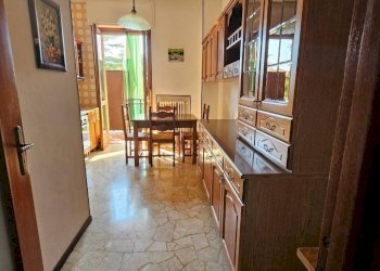 Cucina - Appartamento via Raffaello Sanzio, 68, Asti - foto 9