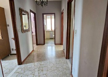 Corridoio - Appartamento via Raffaello Sanzio, 68, Asti - foto 13