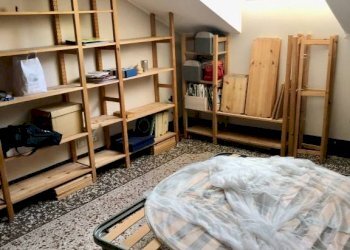 Stanza arredata - Quadrilocale Scalinata Lercari, 2, Genova (zona Castelletto) - foto 11
