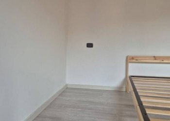 Camera da letto - Bilocale via San Sebastiano, 6, Varese - foto 17