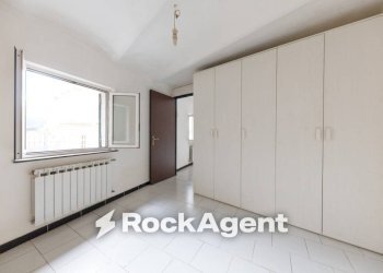 Camera da letto - Two-room apartment via Barabini di Teglia, 2, Genova (neighborhood Bolzaneto) - photo 8