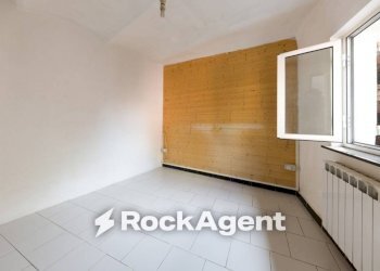 Camera da letto - Two-room apartment via Barabini di Teglia, 2, Genova (neighborhood Bolzaneto) - photo 10