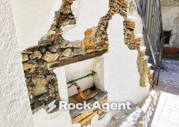 Cortile interno - Quadrilocale via Amedeo Barletta, 3, San Nicola Arcella - foto 12