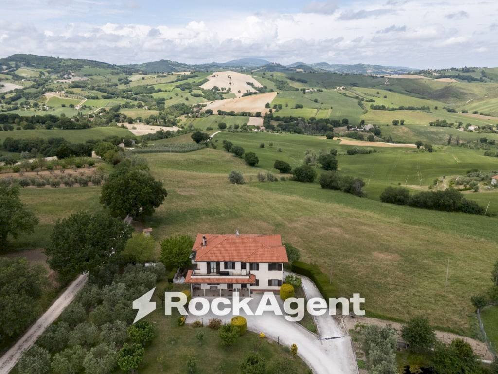 Vista - Villa Frazione Sant'Apollinare, 118, Arcevia - foto 2
