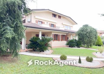 Giardino - Villa via FONTANELLE 11, Tortoreto - foto 1