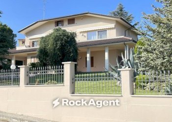 Facciata - Villa via FONTANELLE 11, Tortoreto - foto 2