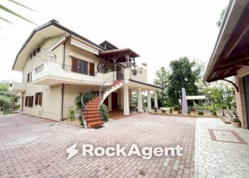 Facciata - Villa via FONTANELLE 11, Tortoreto - foto 3