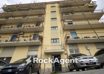 Facciata - Trilocale via Candela, 12, Catanzaro - foto 3