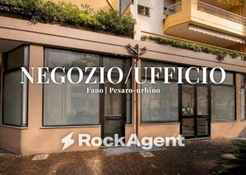 Facciata - Negozio corso Vittorio Gui, 11, Fano - foto 1