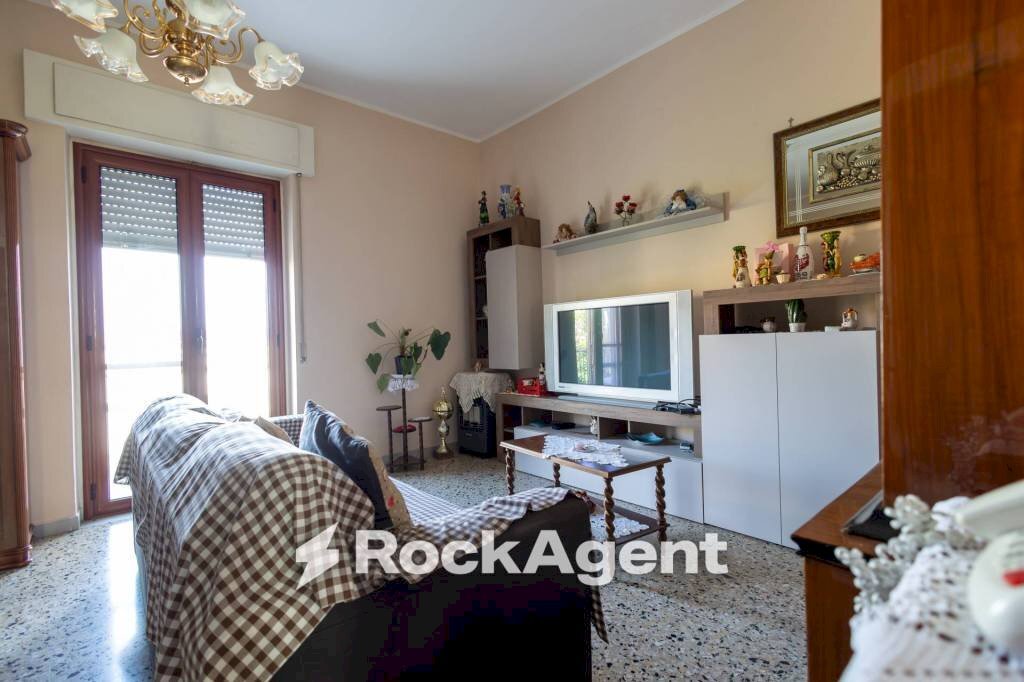 Camera da letto - Trilocale piazza Alighieri Dante, 2, Catanzaro - foto 3