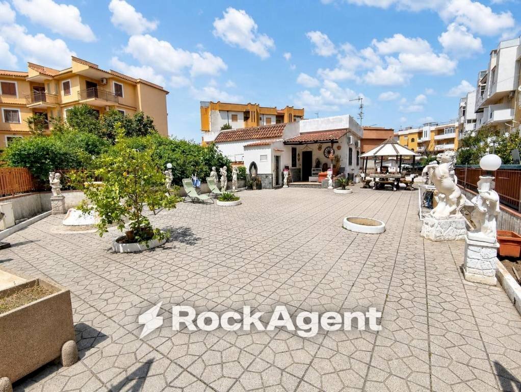 Cortile interno - Villa via Campo Volo, 19, Scalea - foto 2