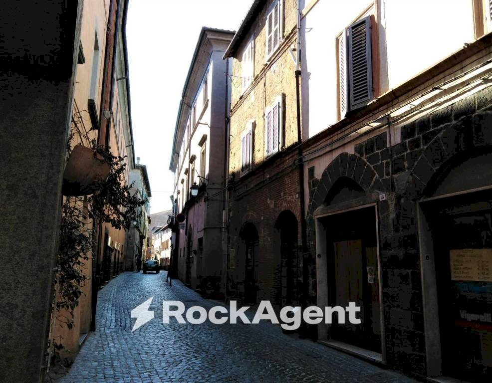 Zona - Appartamento via Roma, 17, Acquapendente - foto 2