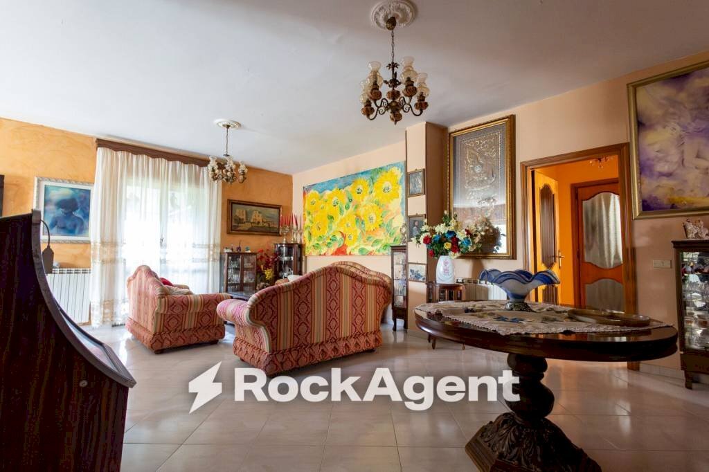 Salone - Casa indipendente via per Gimigliano, 251, Catanzaro - foto 2