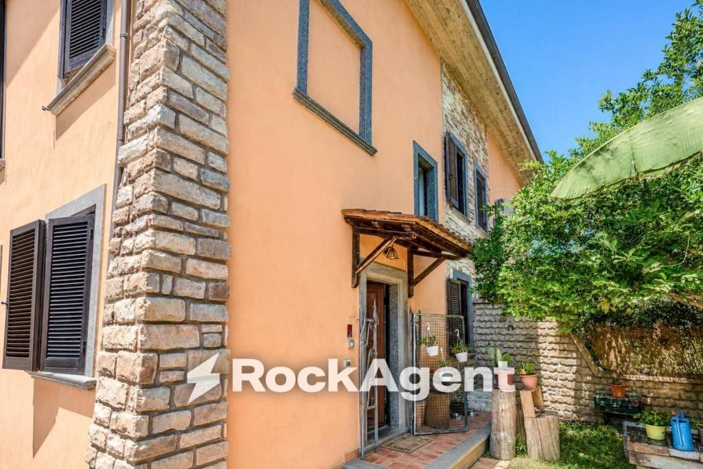Facciata - Villa via dei Ludi, 14B, Sutri - foto 2