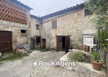 Cortile interno - Rustico Domazzano, 7, Borgo a Mozzano - foto 2