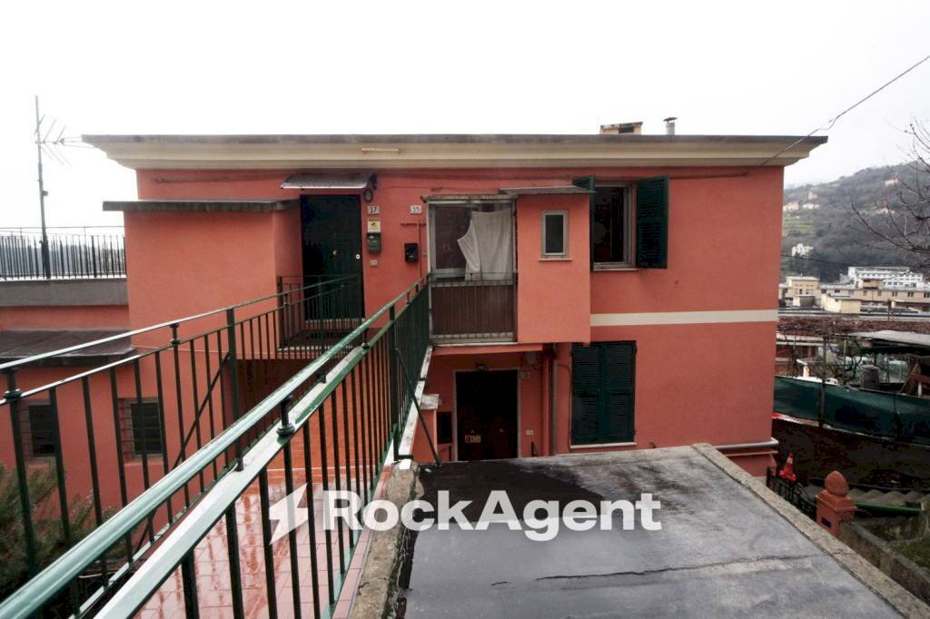 Balcone - Trilocale via Campodonico, 35, Genova (zona Bolzaneto) - foto 3