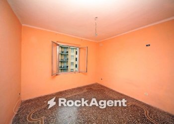 Camera da letto - Trilocale via Campodonico, 35, Genova (zona Bolzaneto) - foto 7