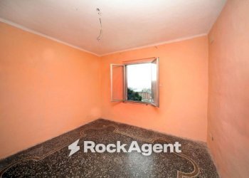 Camera da letto - Three-room apartment via Campodonico, 35, Genova (neighborhood Bolzaneto) - photo 9