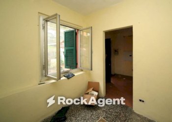 Camera da letto - Three-room apartment via Campodonico, 35, Genova (neighborhood Bolzaneto) - photo 10