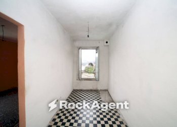 Corridoio - Three-room apartment via Campodonico, 35, Genova (neighborhood Bolzaneto) - photo 12