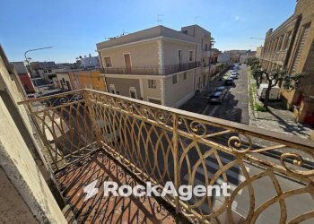 Balcone - Appartamento via Cavour, 112, Salice Salentino - foto 32