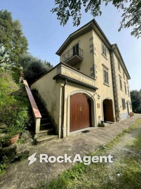 Facciata - Villa via Sismondi, Pescia - photo 1