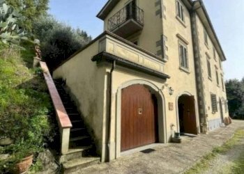 Facciata - Villa via Sismondi, Pescia - foto 1