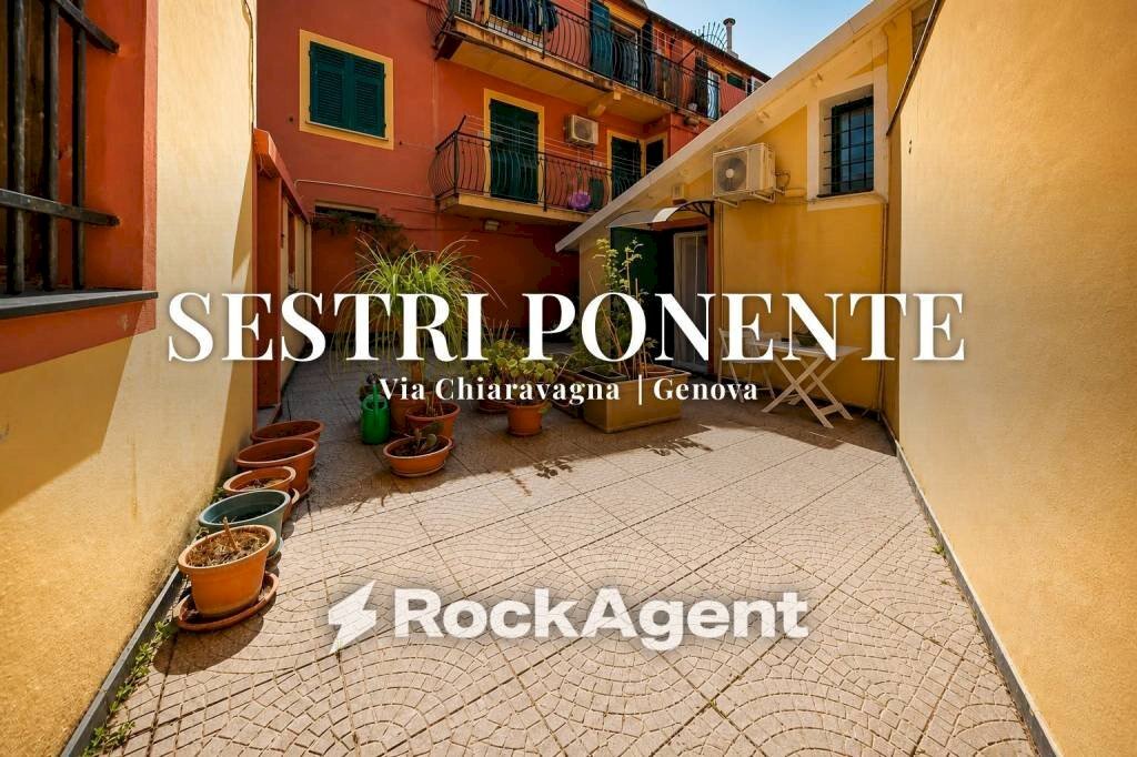 Cortile interno - Magazzino via Chiaravagna, 108 R, Genova (zona Sestri Ponente) - foto 1