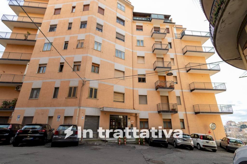 Facciata - Appartamento via Eugenio de Riso, 77, Catanzaro - foto 1