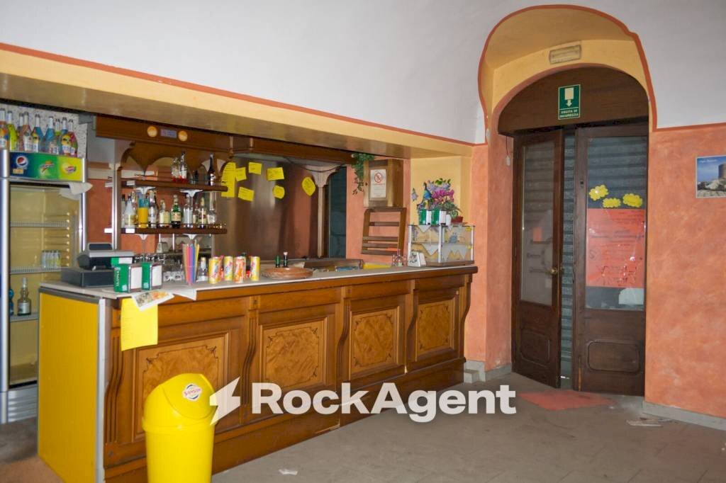 Interno non residenziale - Negozio via Guglielmo Marconi, 8, Pont-Canavese - foto 3