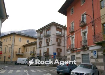 Facciata - Negozio via Guglielmo Marconi, 8, Pont-Canavese - foto 2