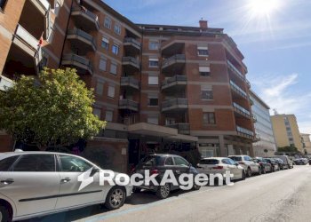 Facciata - Magazzino via Edmondo Buccarelli, 49, Catanzaro - foto 2