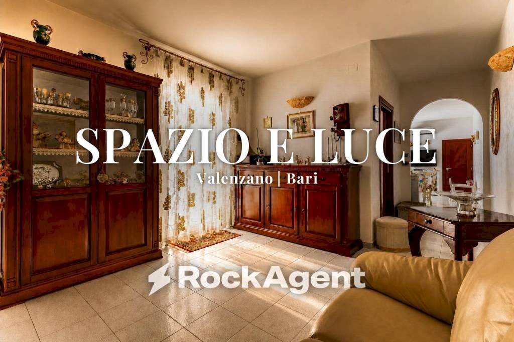 Salone - Trilocale via Martiri di Via Fani, 25, Valenzano - foto 1