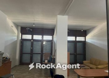 Interno non residenziale - Negozio via Saverio Pipino, Altavilla Silentina - foto 8