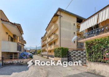 Facciata - Appartamento via Giosuè Carducci, Gragnano - foto 20