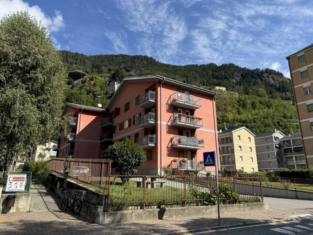 Facciata - Trilocale largo Primo Maggio, 5, Sondalo - foto 3