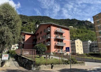 Facciata - Trilocale largo Primo Maggio, 5, Sondalo - foto 3