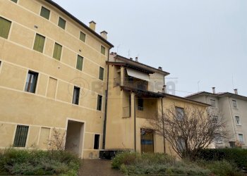 IMG_0315.jpg - Quadrilocale Via Brocchi 12, Bassano del Grappa - foto 2
