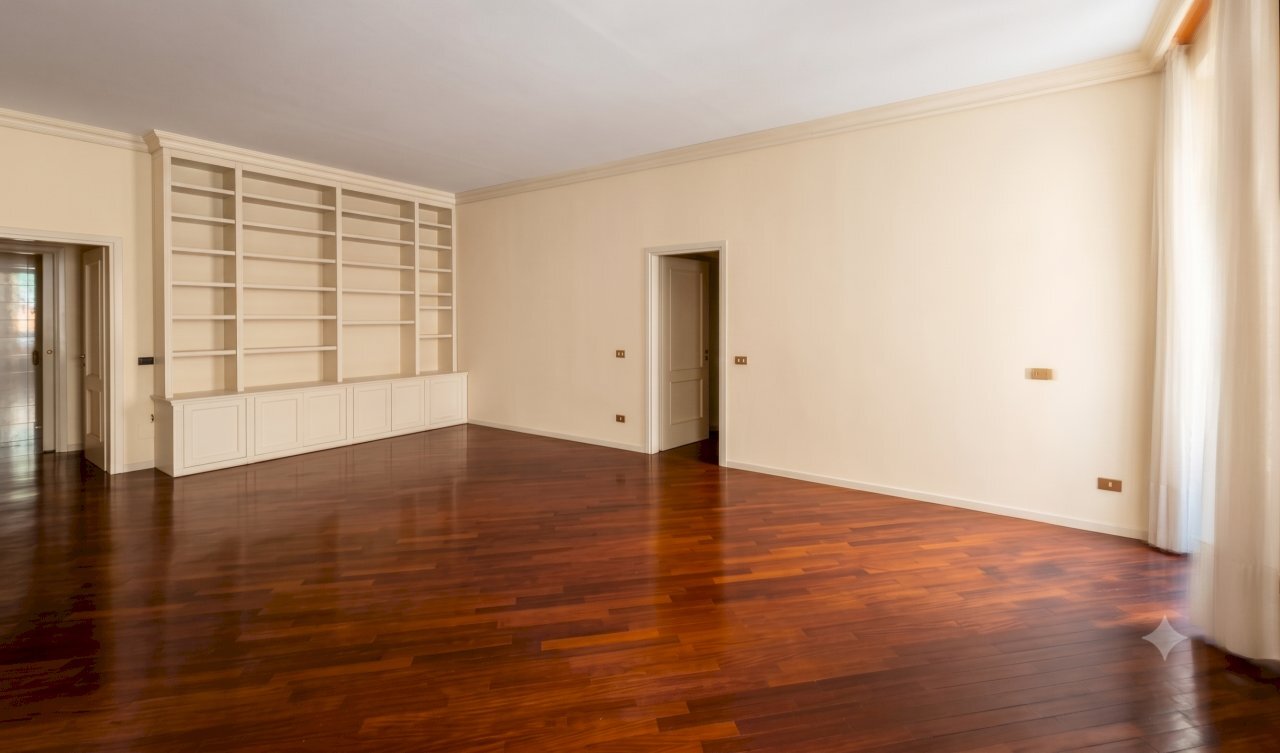 SALONE C - Four-room apartment Corso Martiri della Libertà, Brescia - photo 2