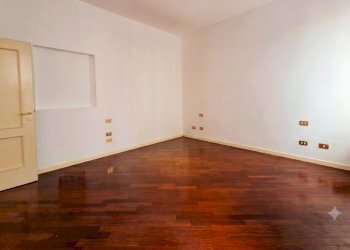 CAMERA PADRONALE B - Four-room apartment Corso Martiri della Libertà, Brescia - photo 11