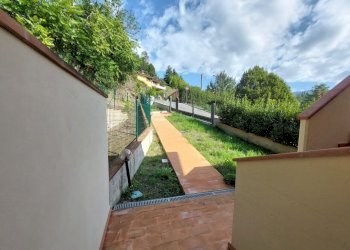 giardino - Appartamento Via Poggiole, Vernio - foto 7