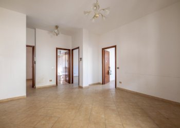 0F5A0008-HDR - Apartment Via San Biagio Platani, Roma (neighborhood Borghesiana) - photo 4