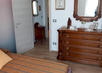 3.2 camera.jpeg - Appartamento VIA FOGAZZARO  9, Genova (zona Sestri Ponente) - foto 16
