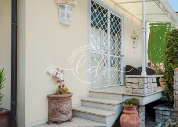 b0681629-43b2-44eb-b67c-0fc0a95bb3e4.jpg - Casa semi indipendente Camaiore - foto 1
