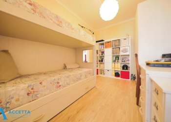Camera da letto - Appartamento Via Sciabelle 8, Taranto - foto 17