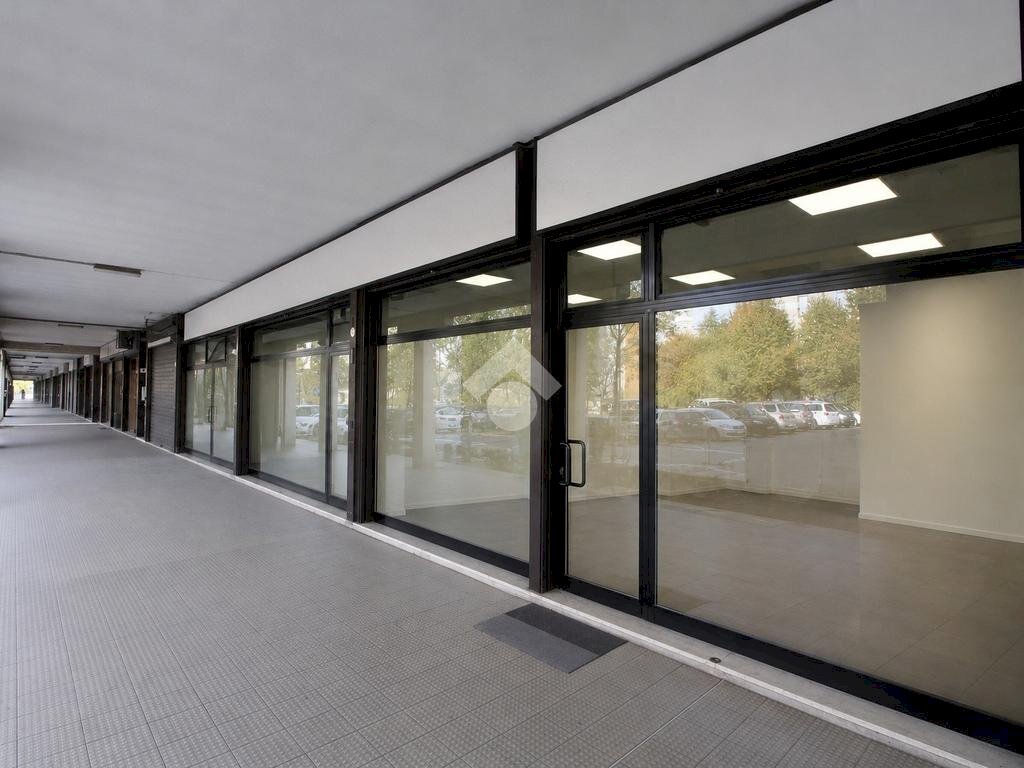 Negozio Via Via Matteotti, Calderara di Reno - foto 1