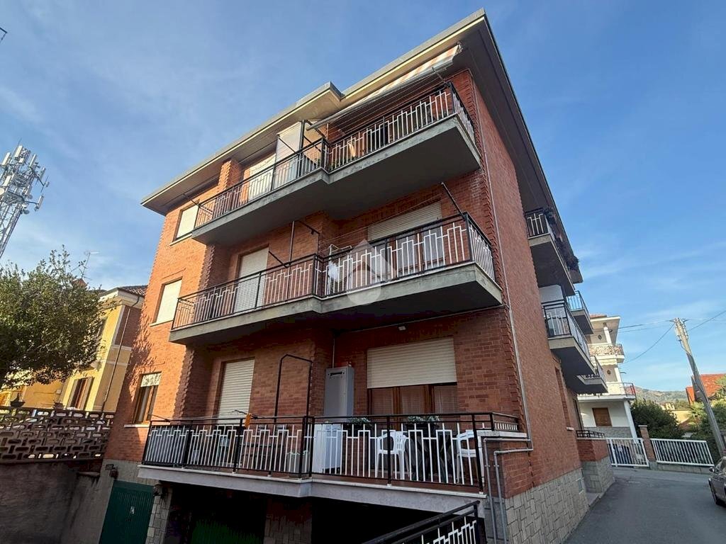 Two-room apartment Via Vittorio Veneto, Lanzo Torinese - photo 1