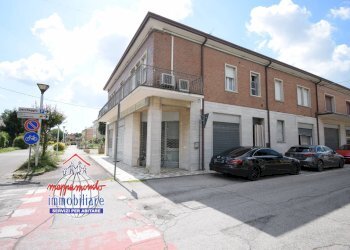 Foto 4 - Commercial Premises VIA DOSSO DOSSI
1, Voghiera - photo 4
