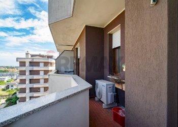 Balcone - Trilocale via Arluno
 
8, Pogliano Milanese - foto 2