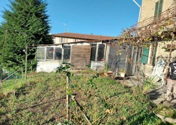 Giardino - Casa indipendente via La Pezza
 
3, Luino - foto 9
